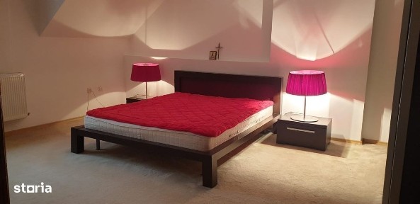 Casa in duplex situata la poalele cetatii,lănga Liceul Sportiv