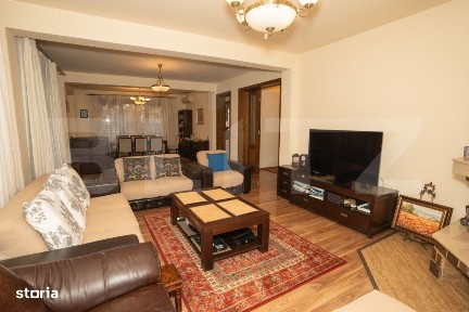 Vila exclusivista, de vanzare, cu 8 camere, 400 mp, zona Peris