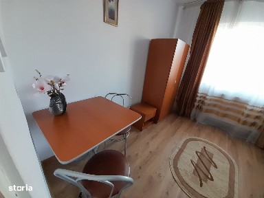 Apartament de 2 camere decomandat complet utilat in zona Mihai Viteazu