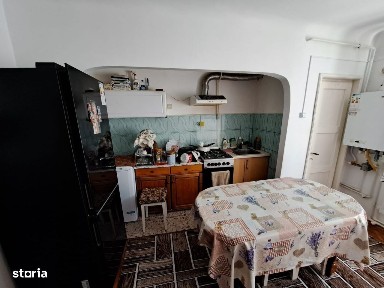 Apartament cu 3 camere semidecomandate, Centru