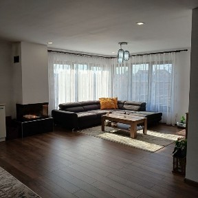 Vând casa com.Mihai Viteazu