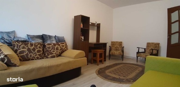 Proprietar, inchiriez apartament cu 4 camere, langa Universitate