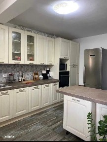 Inchiriez casa curte