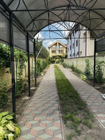 Casa S+P+2, teren 1200 mp, zona Lapus