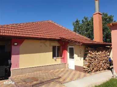 Casa cu 3 camere renovata in Cheresig
