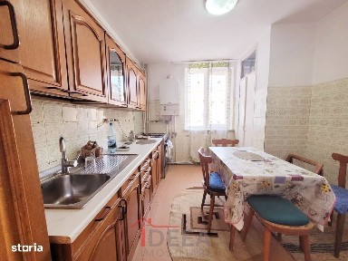 Apartament cu 4 camere, decomandat, etajul 2