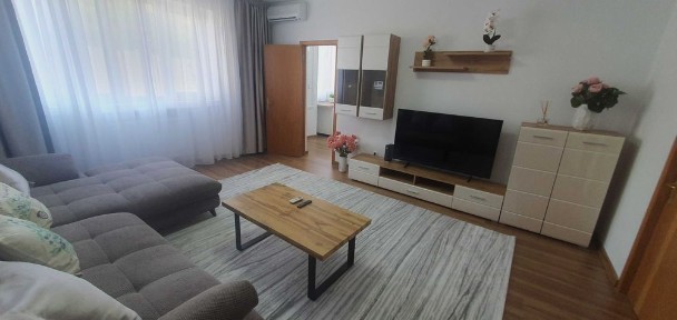 INCHIRIEZ apartament 3 camere, superb, sector 1, Piata Romana
