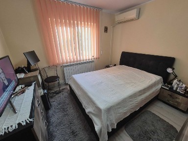 Vand ap. 3 camere etaj2 pe Est ICFrimu