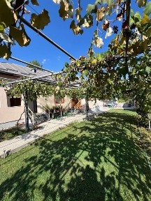 Casa plus teren comuna Bulzesti