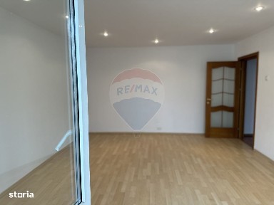 Apartament cu 4 camere de vânzare în zona Calea Romanului