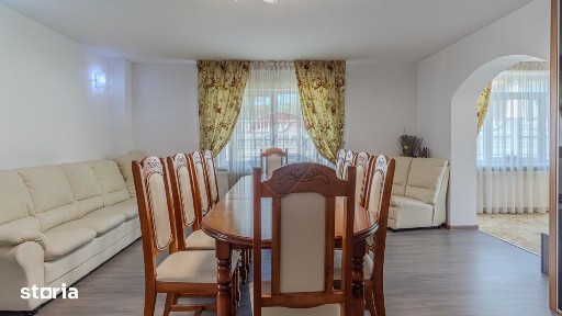 Casă / Vilă de vânzare în Moieciu de Jos