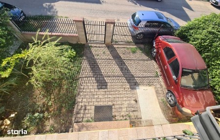 Triplex,acces din 2 fronturi,parter,mansardă înaltă, 175mp,teren 300mp