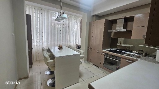 Apartament 4 camere Cetate