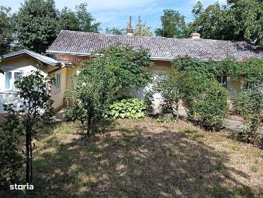 Casa de vanzare cu teren 3000 mp