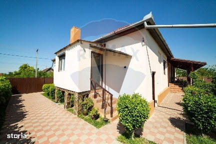 Imobil renovat, 2 apartamente, grădină și garaj - Turnu