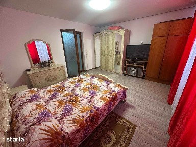 De vânzare apartament 3 camere in clădire istorică.