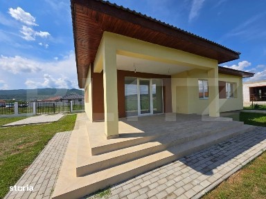 Casa individuala cu 4 camere, 500 mp teren, zona Micesti