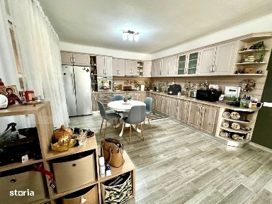 Casa superba de vanzare - 380 mp utili, 1000 mp teren