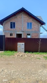 casa de vanzare la rosu
