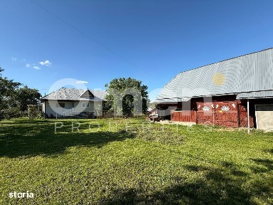 Casă la țară cu șură și grajd, în Vălenii Lăpușului - priveliște panor