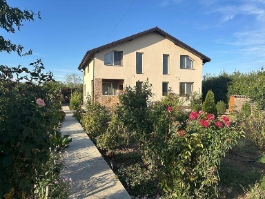 Casă spațioasă P+M de vânzare - Sat Bila, jud. Giurgiu (40 km de Buc)