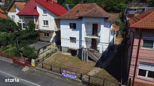 Casă de vânzare în Curtea de Argeș.