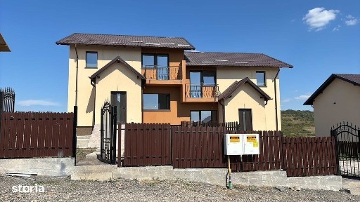 Casă tip duplex 3 camere + Parcare- Valea Adâncă, Miroslava-690 Euro