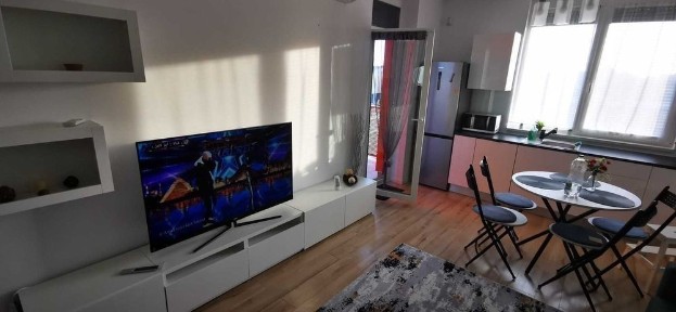 Inchiriez apartament nou 2 camere + parcare ARED zona AFI