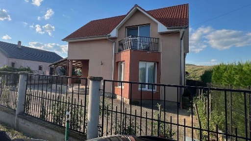 De vanzare casa P+M in localitatea Alesd Bihor