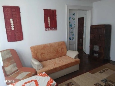dau in chirie apartament 2 camere,centru, parcare