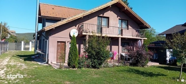 VAND CASA +living mare+4 camere +2 bai+centrala gaz-lemne,teren 970m