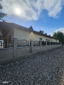 DOMENIU DE VANZARE IN BORZESTI ONESTI TABARA DE COPII,AZIL BATRANI,C