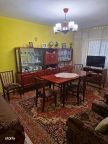 Vand apartament 3 camere in 1 Mai