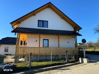 Casa de vis la tara - vedere panoramica - living 60 mp - in inima Ca