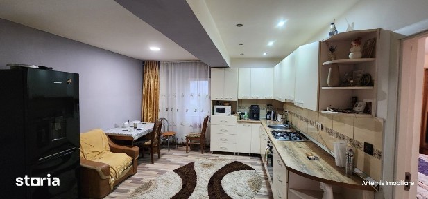 Apartament de 2 camere, decomandat, 55 mp., garaj, boxa, zona Regal Ba