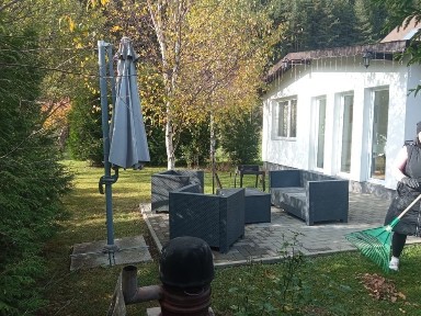 Casa de vânzare cu o curte frumoasa