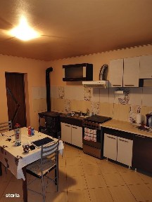 De vanzare Casa cu 3 camere si 2 parcele de teren comasate in Crai Nou