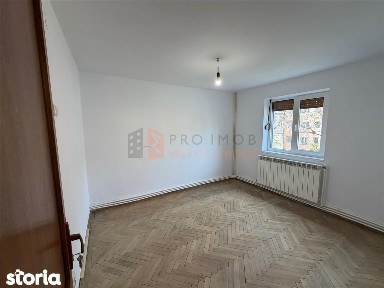 Apartament 3 camere cf 2 semidecomandat zona Micro 14