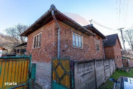 Casă / Vilă cu 4 camere de vânzare