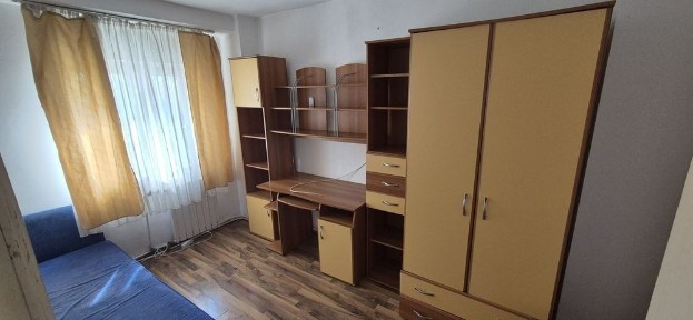 Dau in chirie apartament cu 3 camere centru nou.