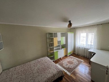 Închiririez apartament 3 camere Stejari
