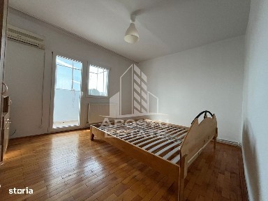 Apartament cu 3 camere, 2 bai, decomandat, centrala proprie, Sagulu