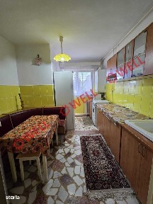 De vânzare apartament cu 3 camere la et. 2, în Pța Mihai Viteazul!