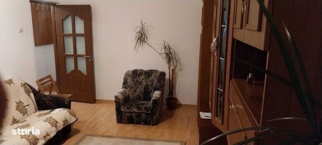 ofer spre inchiriere ap. 1 cam. 34 mp, decomandat