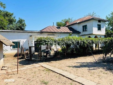 Case de vanzare si teren intravilan 1.566 mp - Scarisoara OLT
