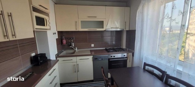 Apartament 3 camere, 2 bai, 1 balcon, 1 camara