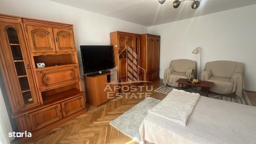 Apartament cu o camera, centrala proprie in zona Lipovei