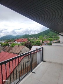 Inchiriez apartament nou, central, 3 camere