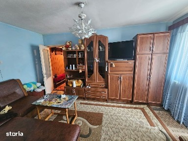 Apartament cu 3 camere de vânzare în Curtea de Argeș.