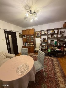 Apartament cu 3 camere semidecomandate, Centru